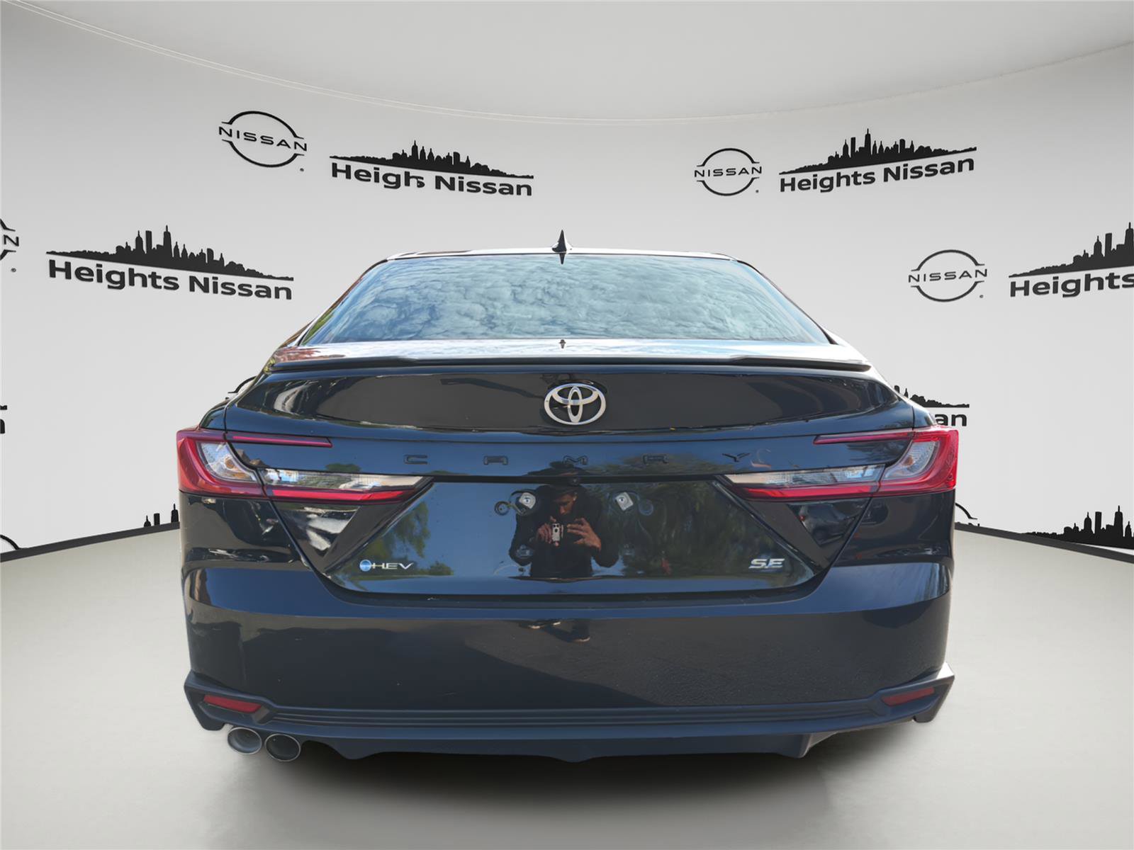 Used 2025 Toyota Camry SE FWD image 4