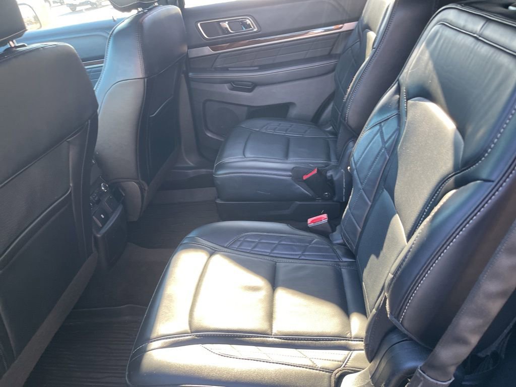 Used 2017 Ford Explorer Platinum image 11