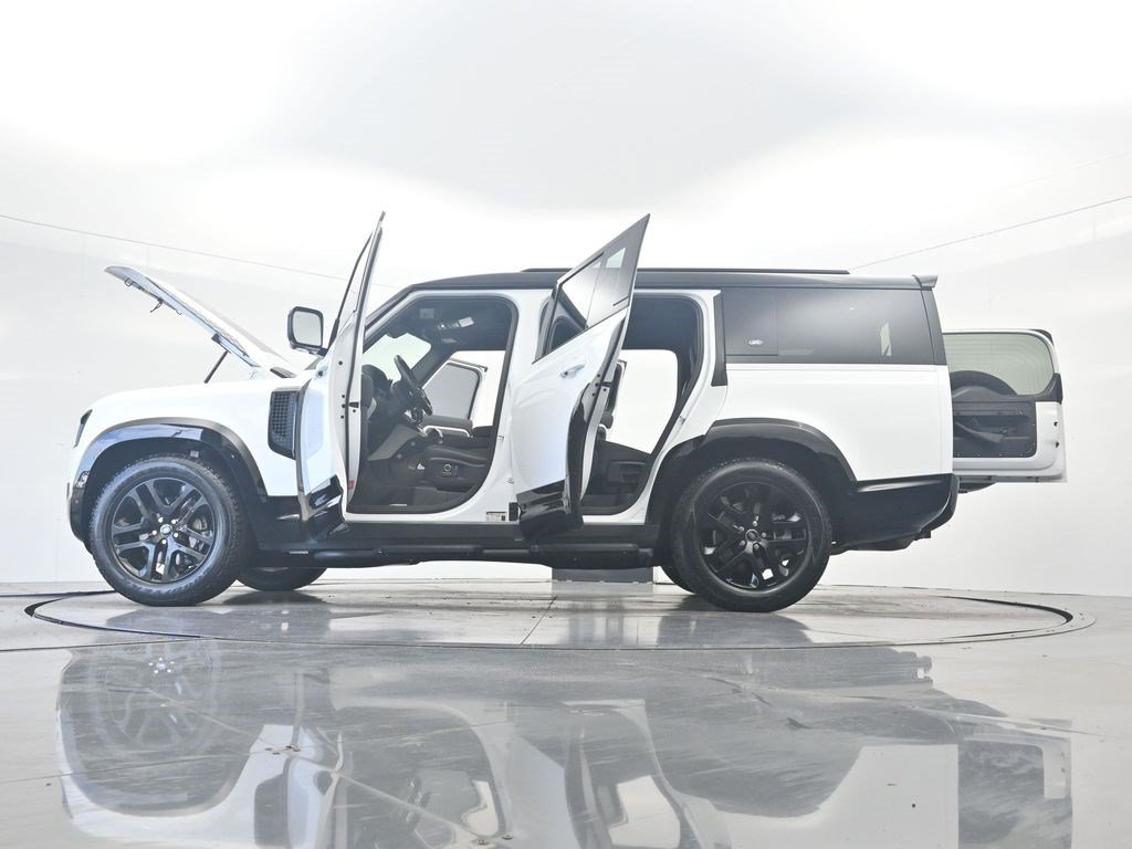 Used 2023 Land Rover Defender 130 X-Dynamic SE AWD/4WD image 38