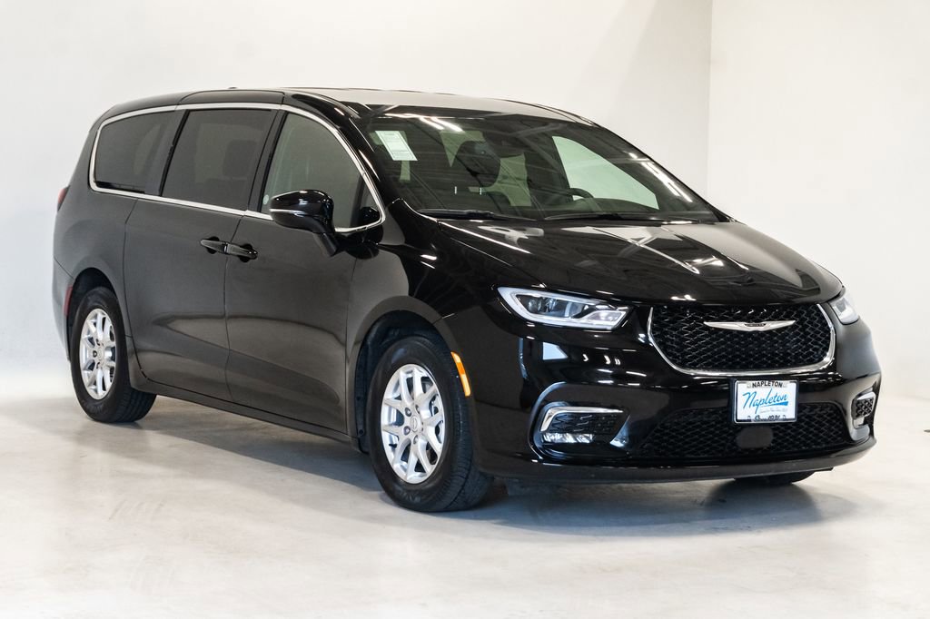Used 2025 Chrysler Pacifica Select FWD image 6