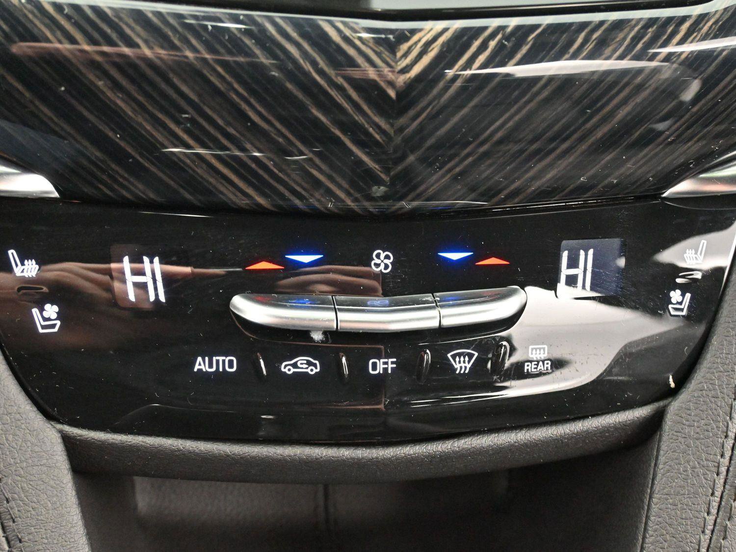 Certified 2025 Cadillac XT6 Premium Luxury image 22