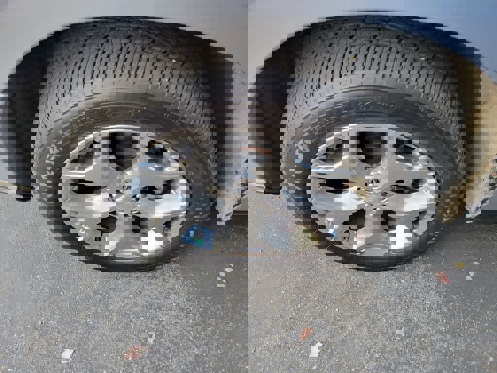 Used 2016 Subaru Forester 2.5i Touring w/ Eyesight & Navigation System image 2