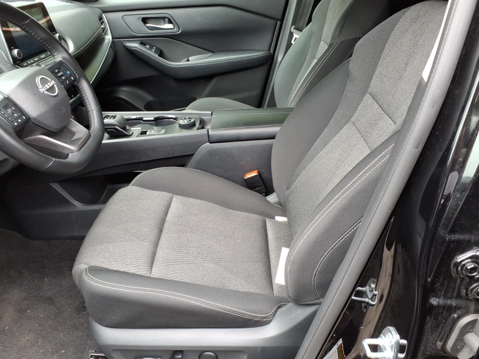 Used 2025 Nissan Rogue SV AWD/4WD image 10