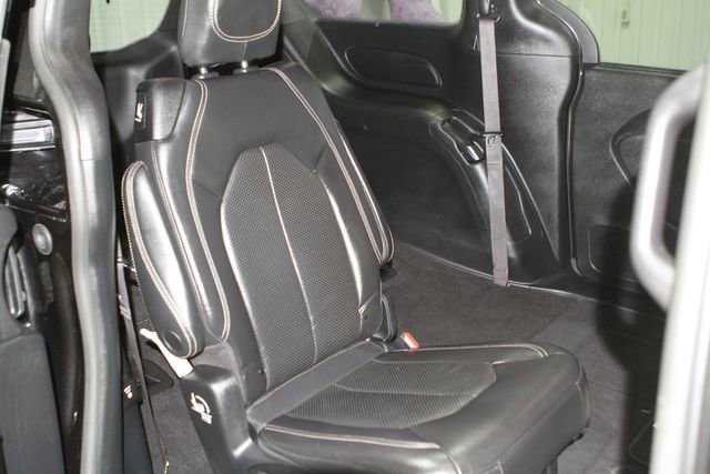 Used 2021 Chrysler Pacifica Touring-L w/ Uconnect Theater Family Group FWD image 40
