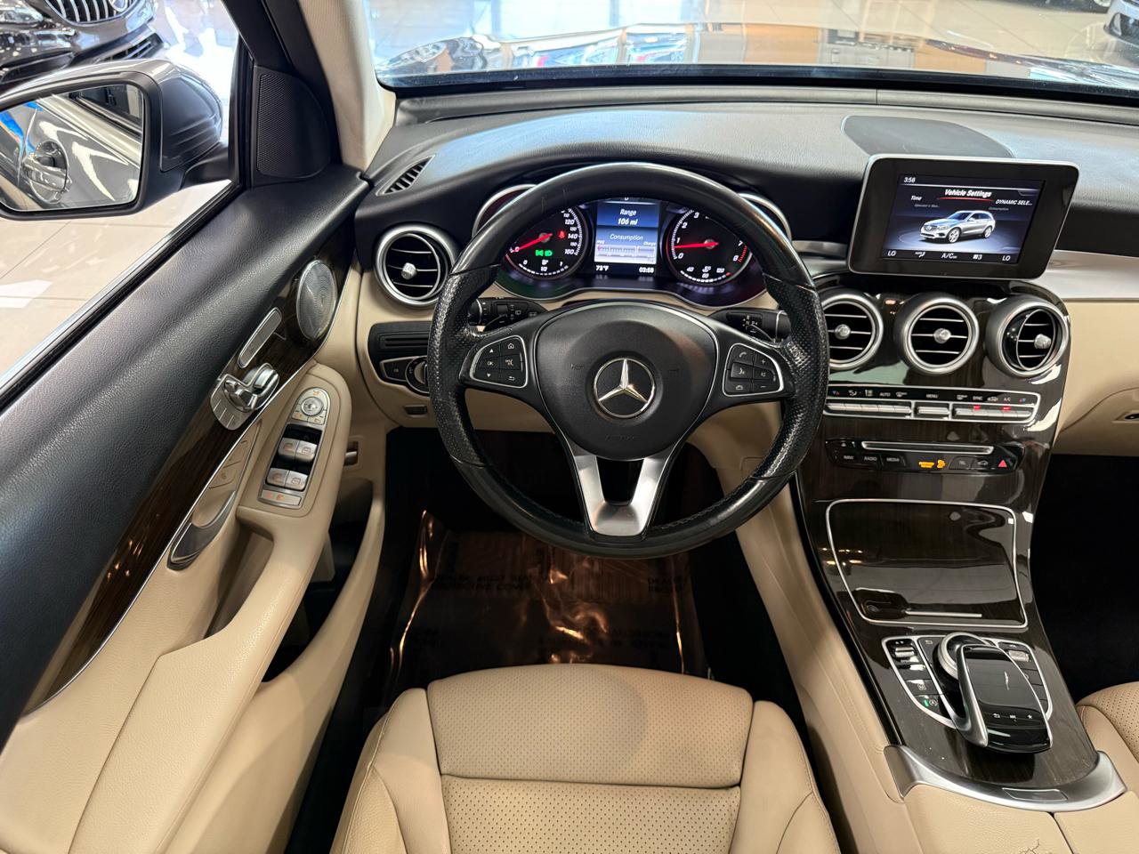 Used 2017 Mercedes-Benz GLC 300 4MATIC image 11