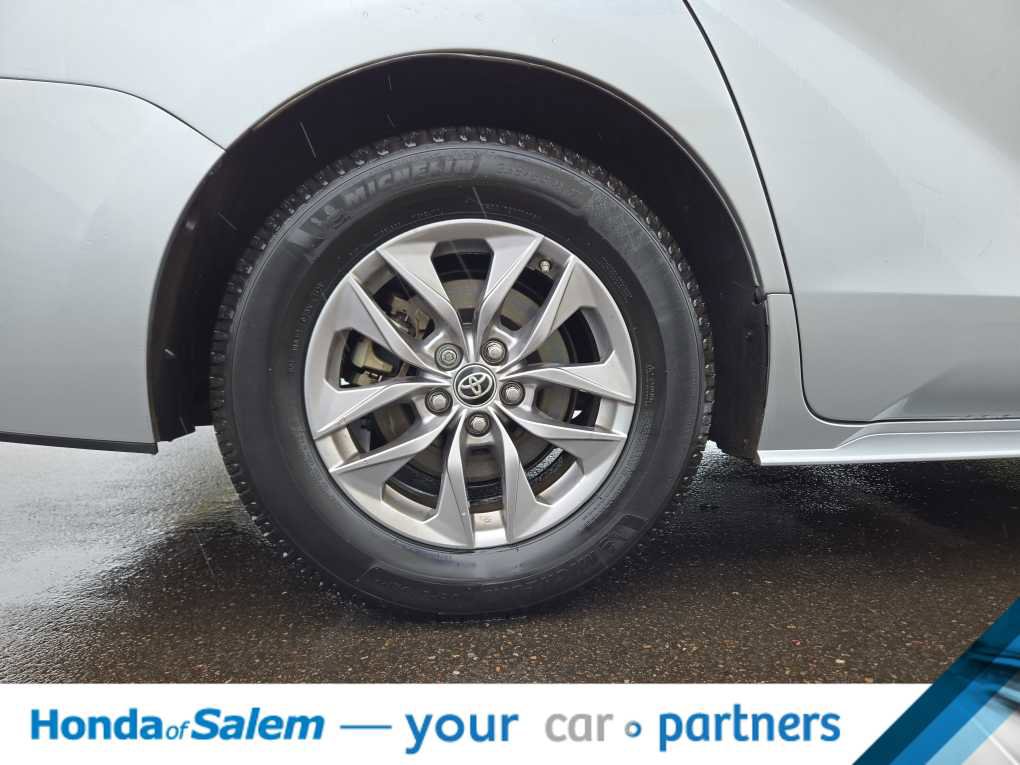 Used 2021 Toyota Sienna XLE w/ XLE Plus Package FWD image 10