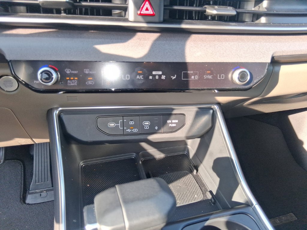 Certified 2026 Kia Carnival EX FWD image 12