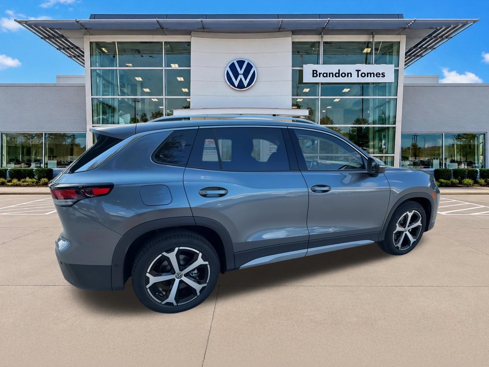 New 2026 Volkswagen Tiguan SE FWD image 9
