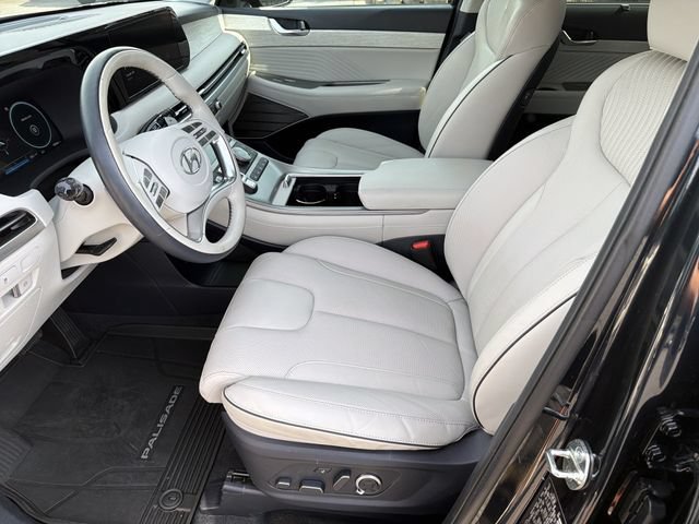 Used 2023 Hyundai Palisade Calligraphy w/ Winter Package FWD image 9