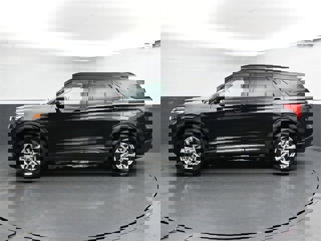 Used 2023 Ford Explorer XLT w/ Equipment Group 202A image 9