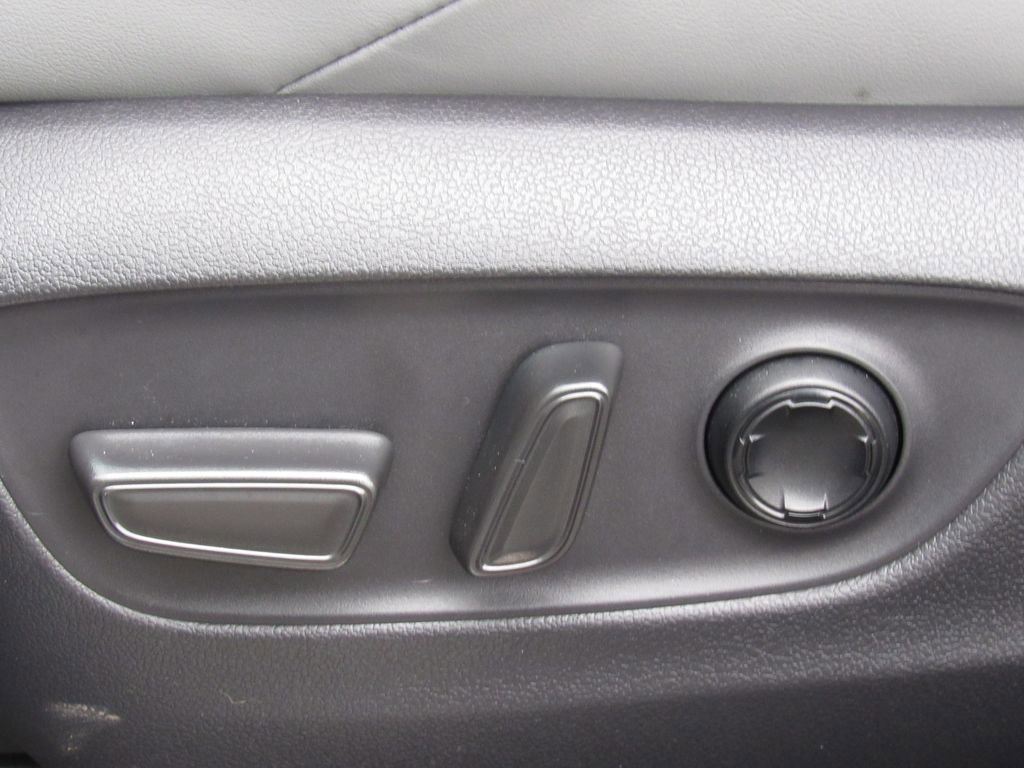 Certified 2024 Toyota Venza Limited image 12