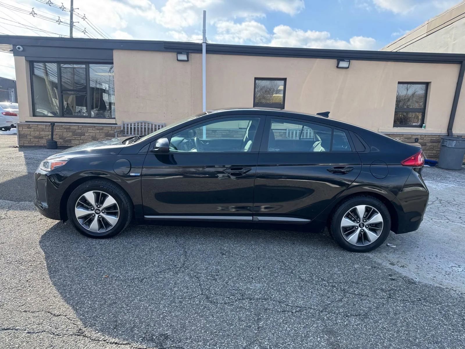 Used 2019 Hyundai Ioniq Plug-In Hybrid FWD image 8