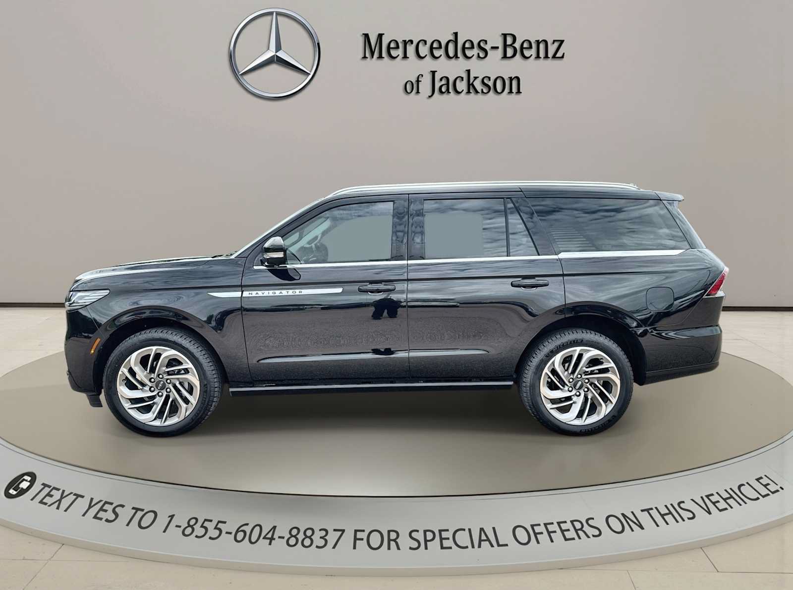 Used 2026 Lincoln Navigator Reserve AWD/4WD image 5