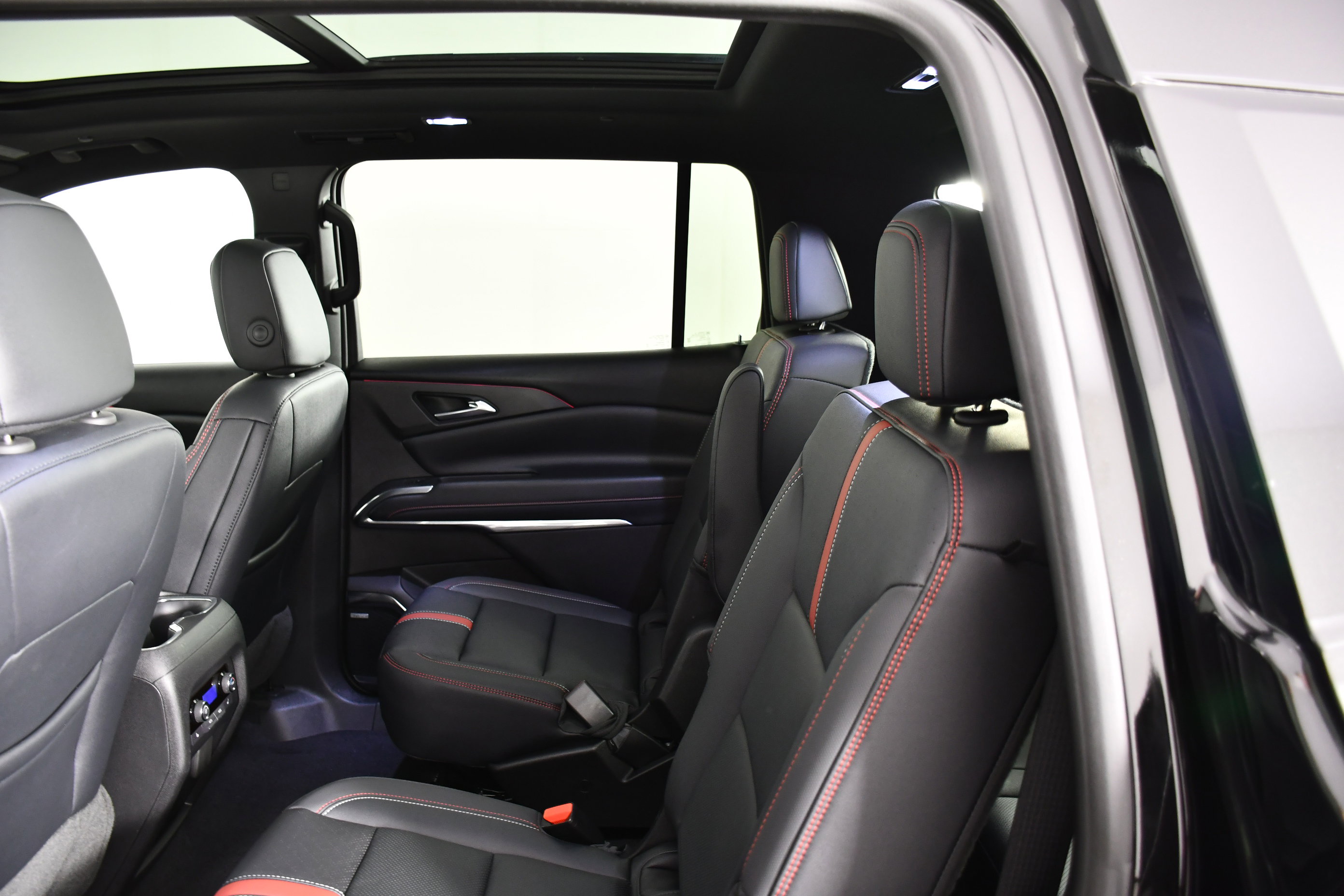 Used 2026 Chevrolet Traverse RS image 30