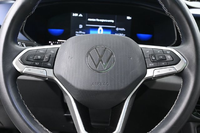 Used 2022 Volkswagen Taos SE w/ Panoramic Sunroof Package AWD/4WD image 17
