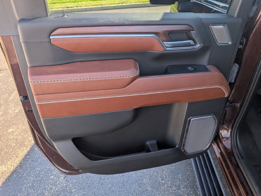 Used 2024 GMC Sierra 2500 Denali Ultimate AWD/4WD image 11