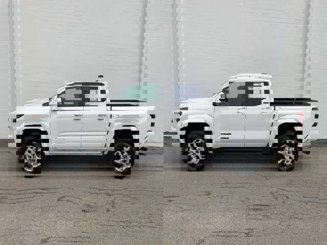 Used 2024 Toyota Tacoma SR5 image 31