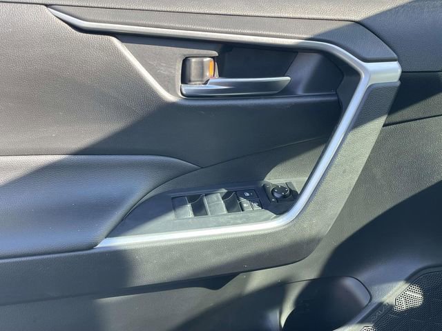 Used 2021 Toyota RAV4 XLE Premium image 26