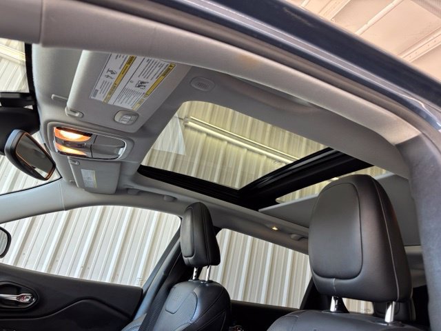 Used 2021 Jeep Cherokee Limited AWD/4WD image 9
