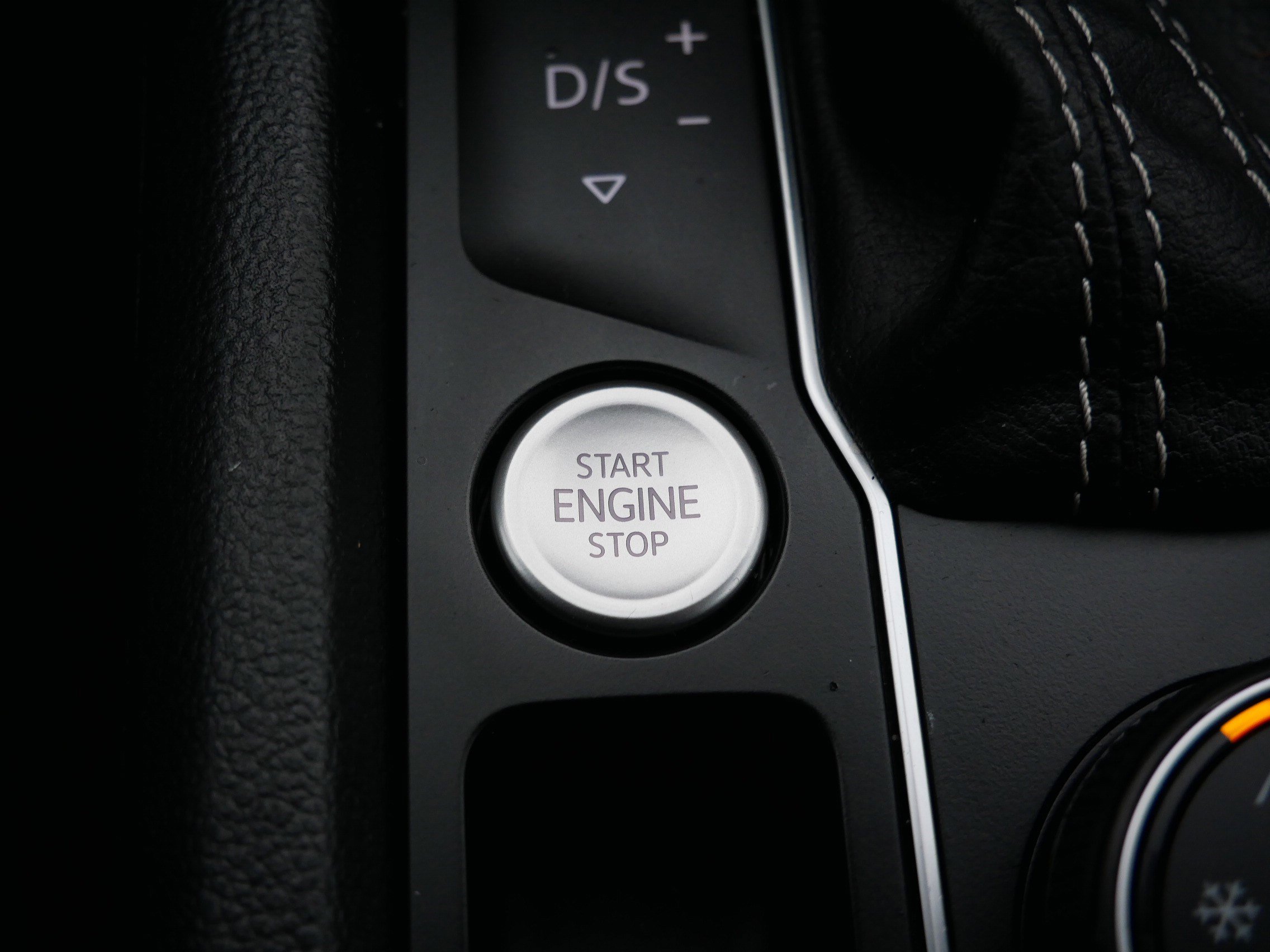 Used 2021 Volkswagen Atlas SE image 30