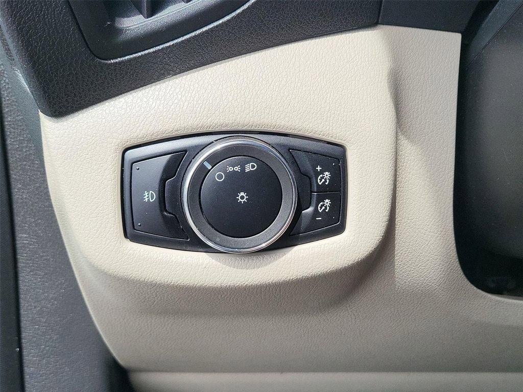Used 2016 Ford Transit Connect XLT FWD image 9