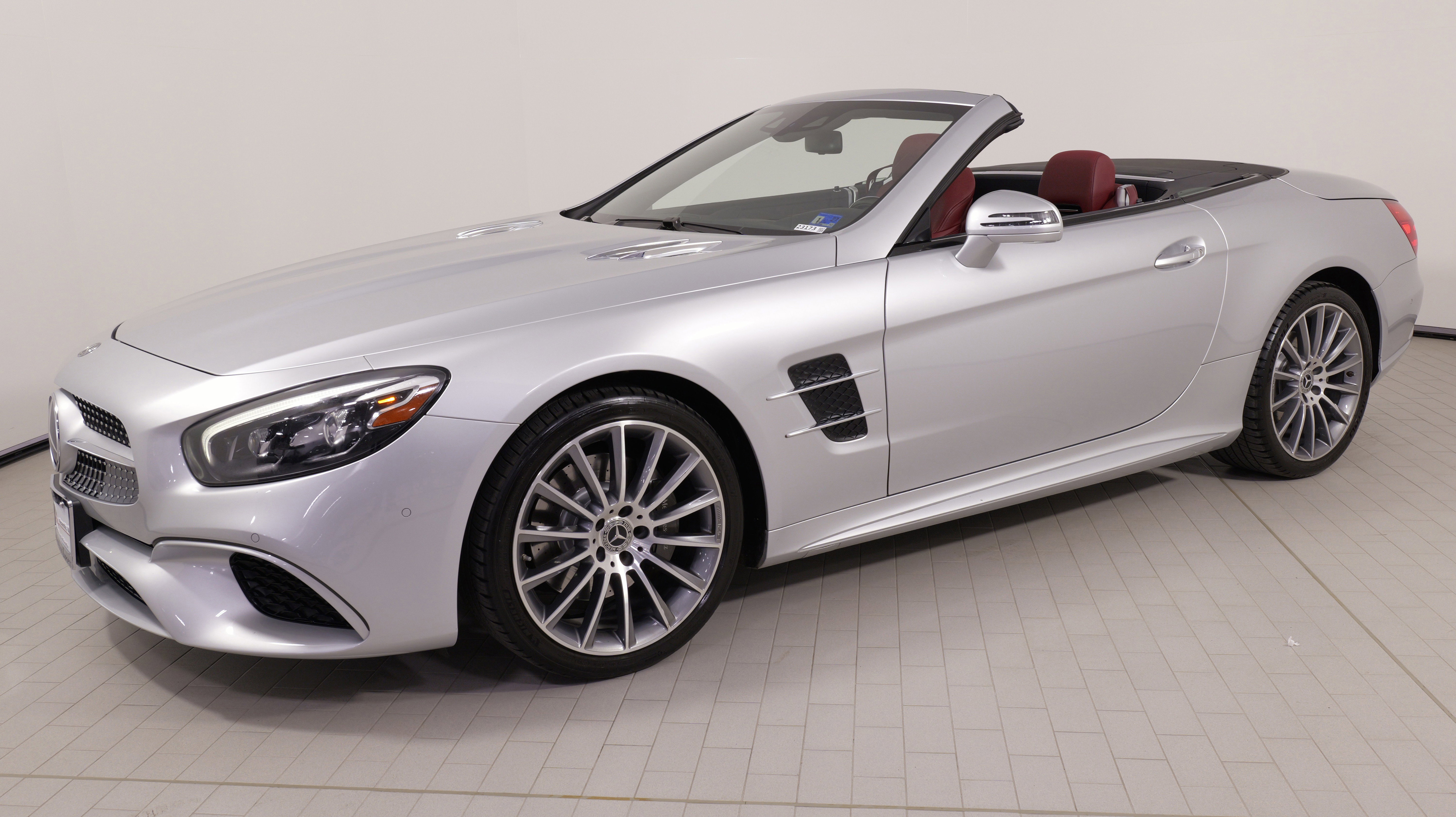 Used 2019 Mercedes-Benz SL 550 image 6