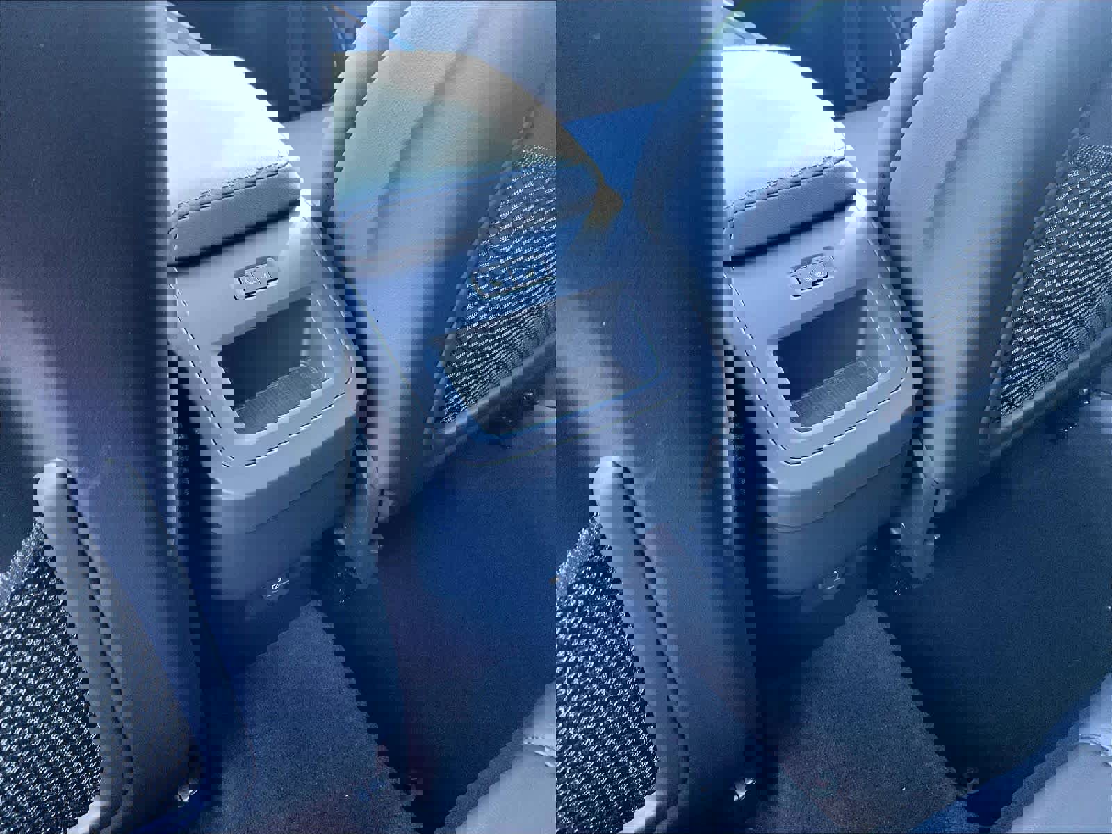 Used 2025 Volvo XC60 B5 Core image 37