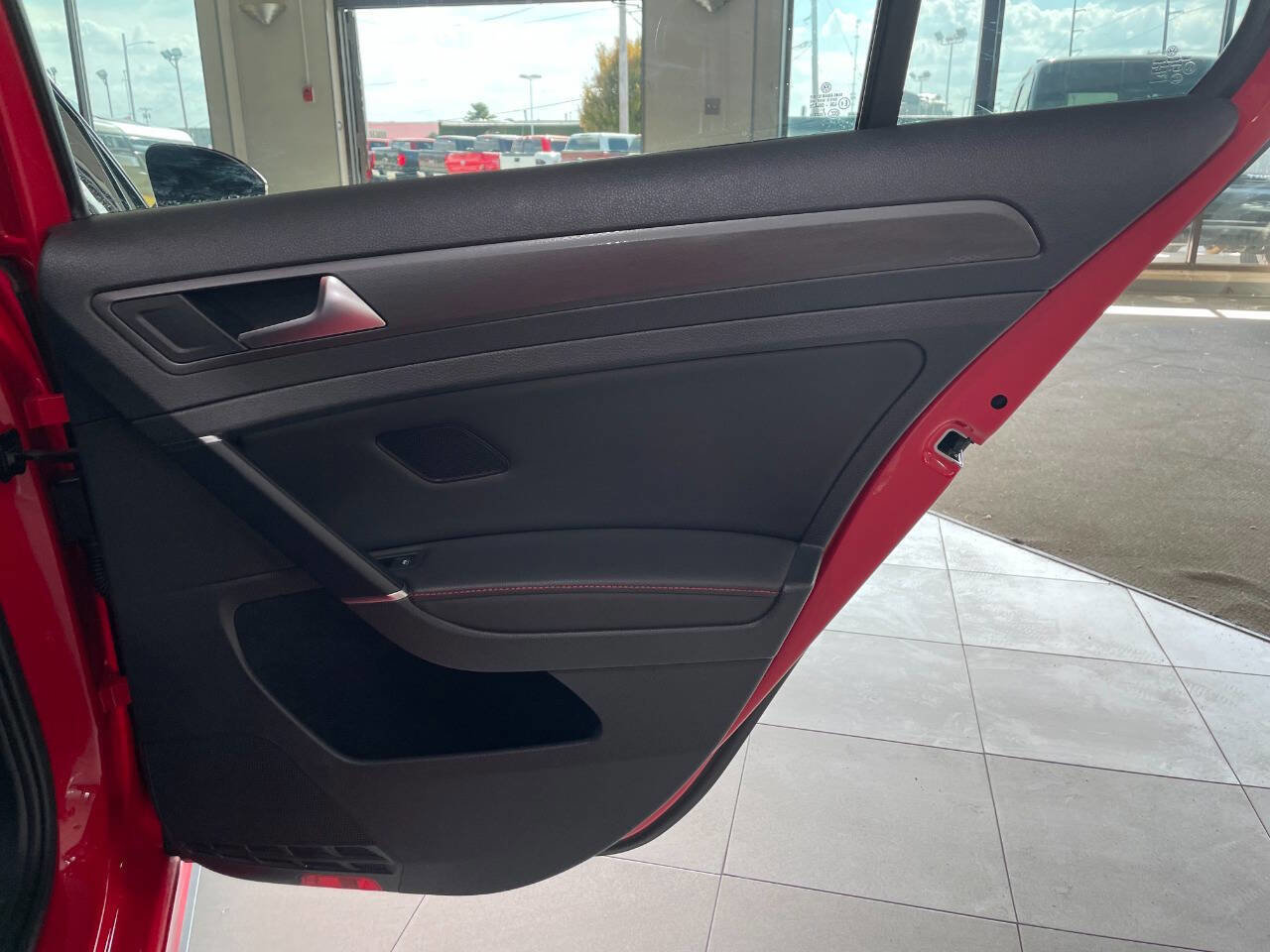 Used 2020 Volkswagen GTI SE image 24