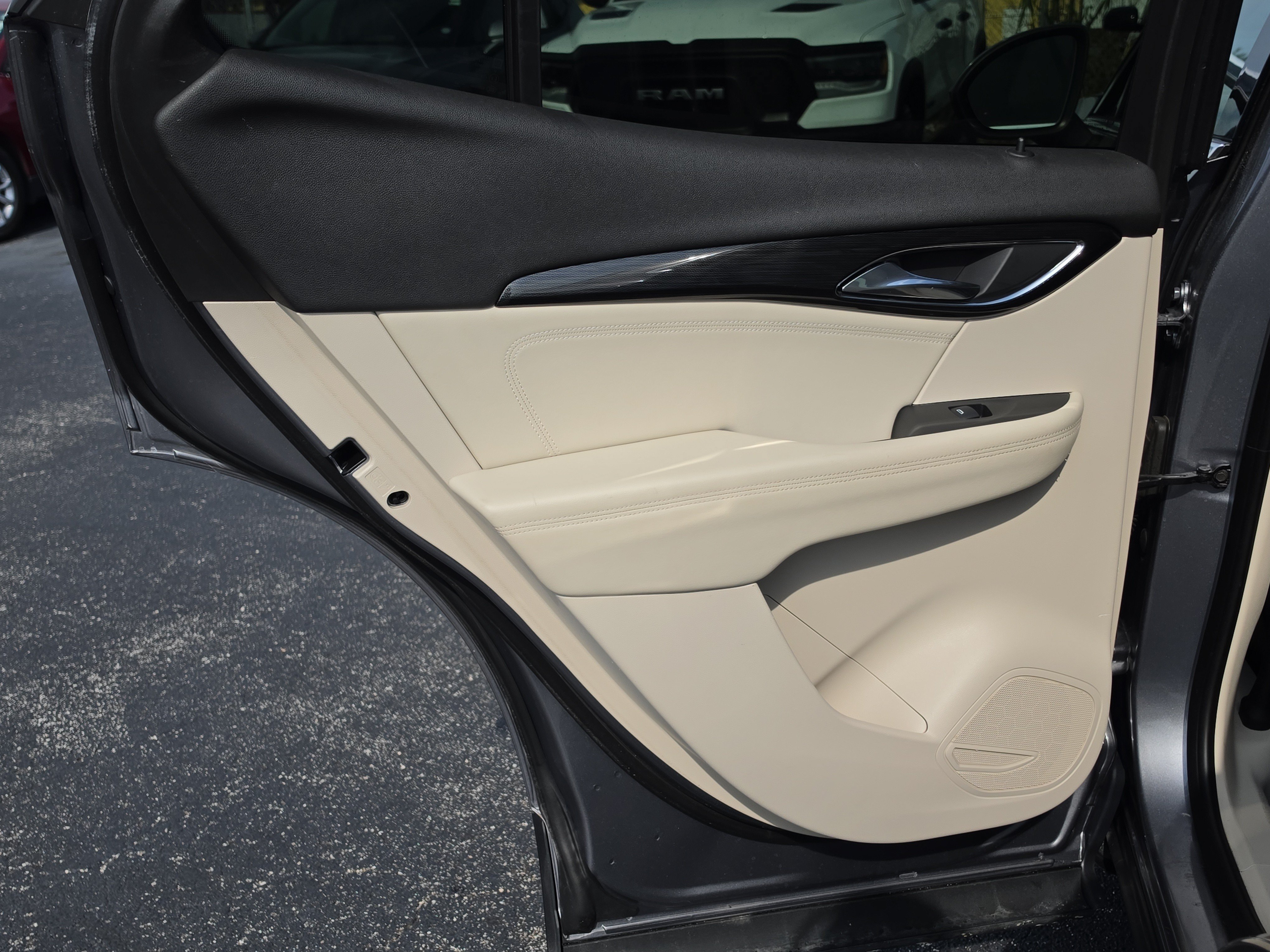 Used 2022 Buick Envision Essence w/ Safety Package FWD image 13