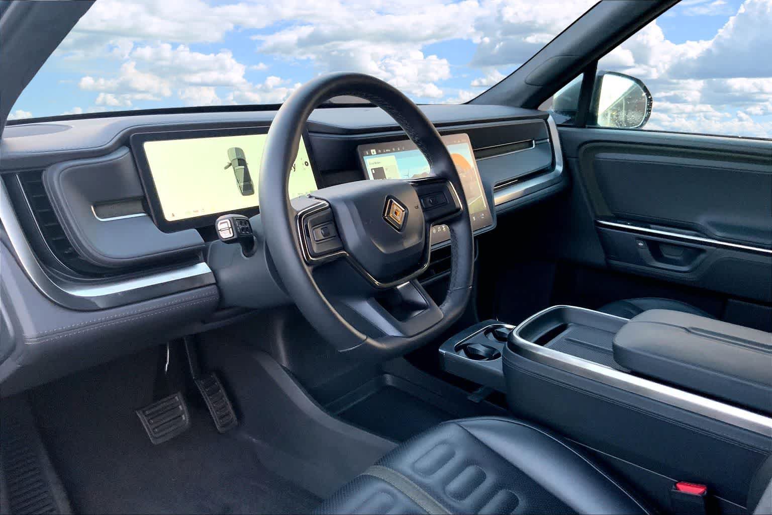 Used 2025 Rivian R1S Adventure Dual AWD/4WD image 2