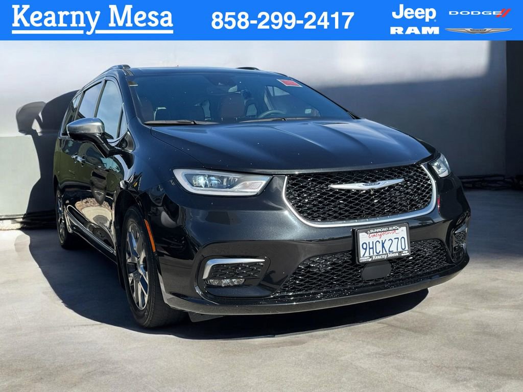Used 2022 Chrysler Pacifica Pinnacle image 1