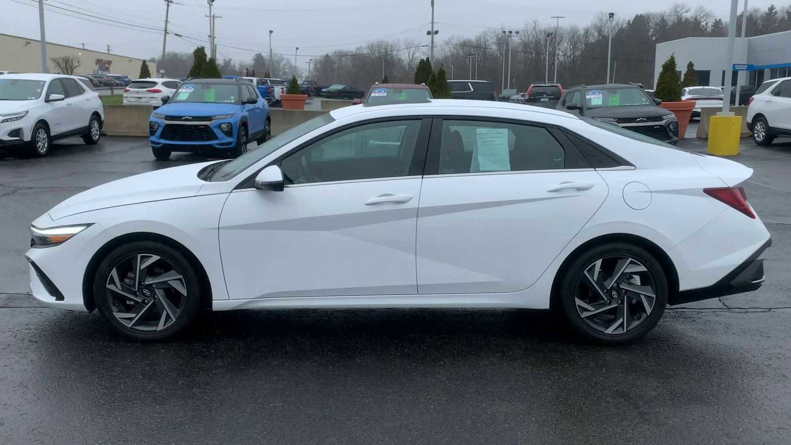 Used 2025 Hyundai Elantra Limited image 5