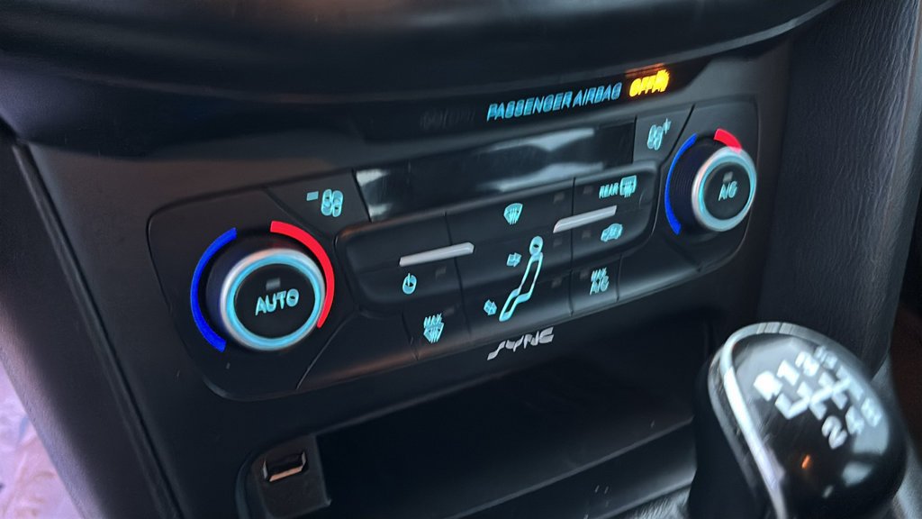 Used 2018 Ford Focus SE FWD image 18