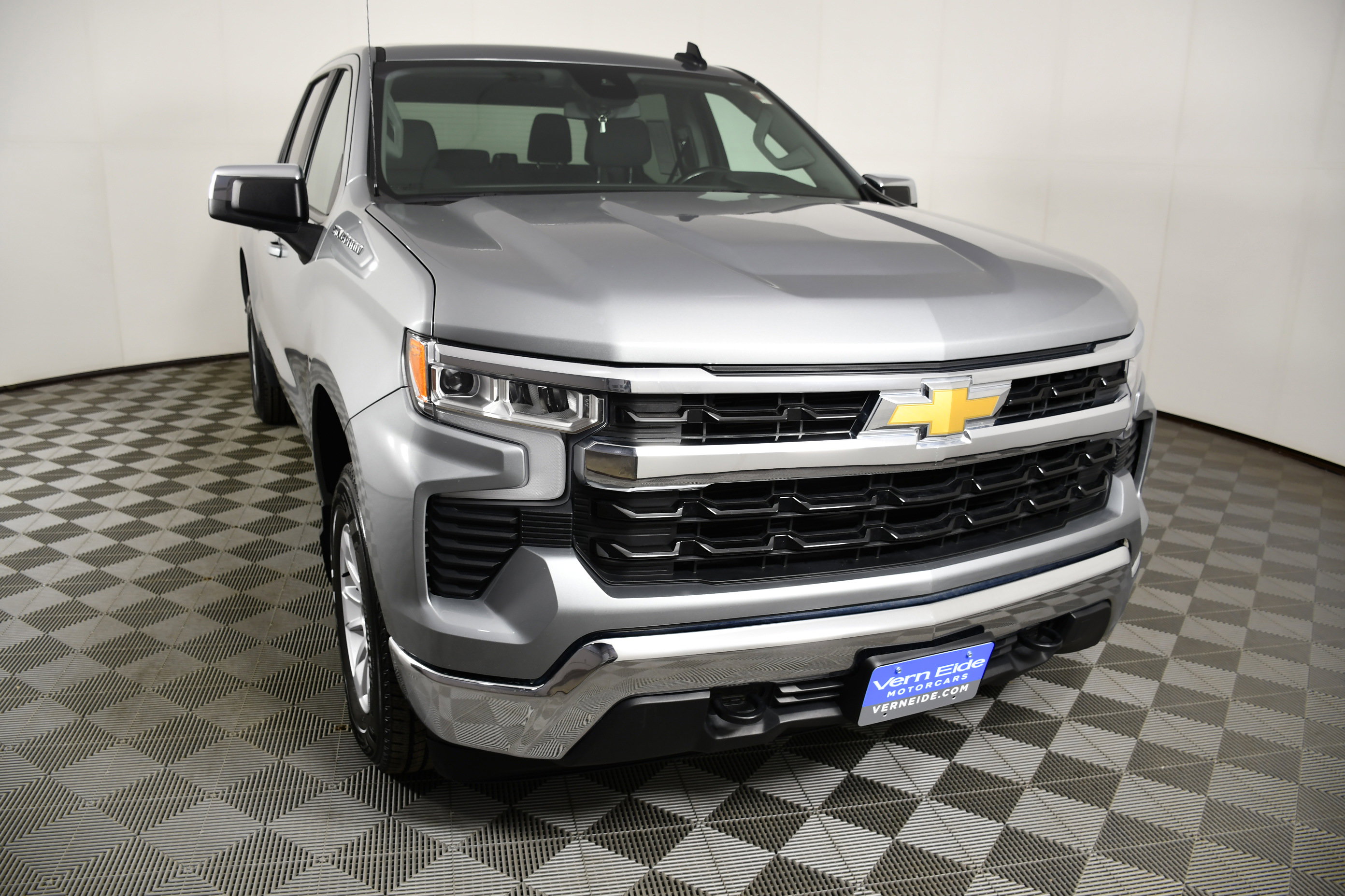 Used 2025 Chevrolet Silverado 1500 LT image 3