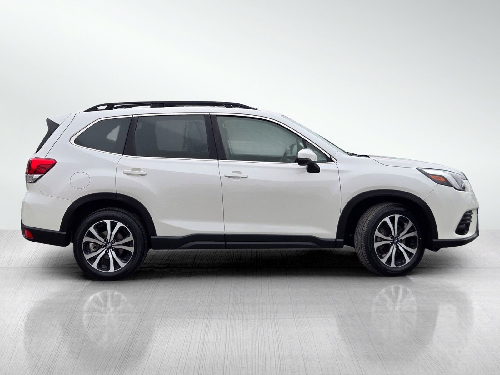 Used 2023 Subaru Forester Limited AWD/4WD image 3