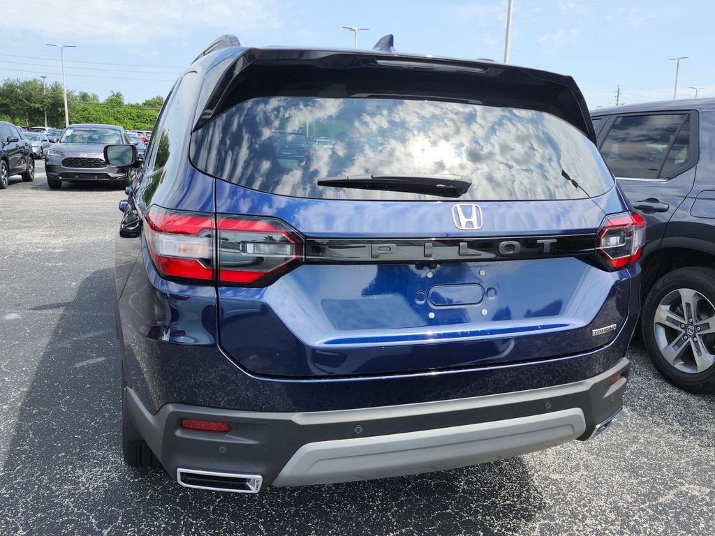 Used 2024 Honda Pilot Touring image 3