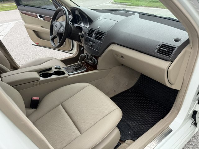Used 2009 Mercedes-Benz C 300 Sedan image 14