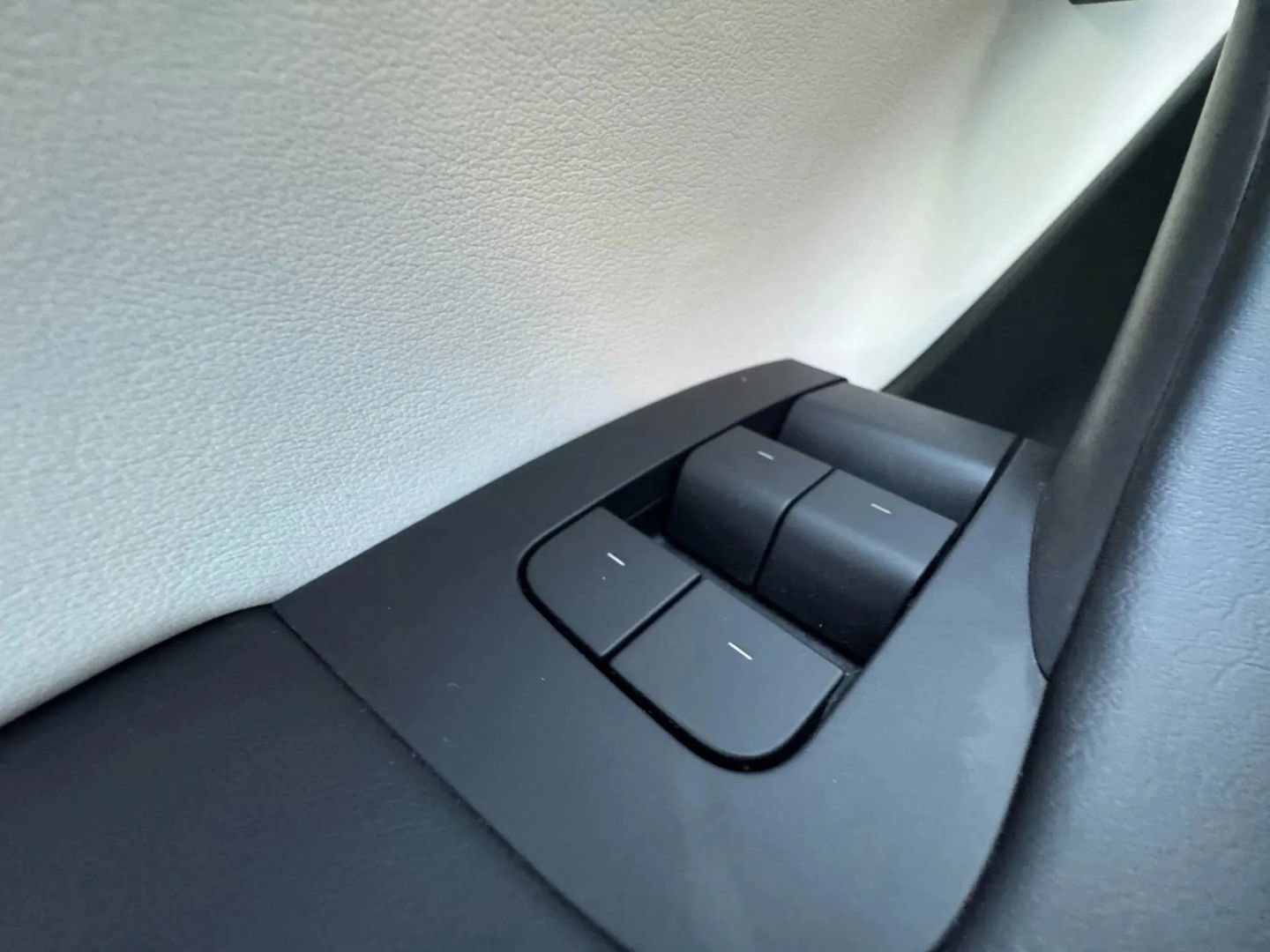 Used 2022 Tesla Model Y Performance AWD/4WD image 28
