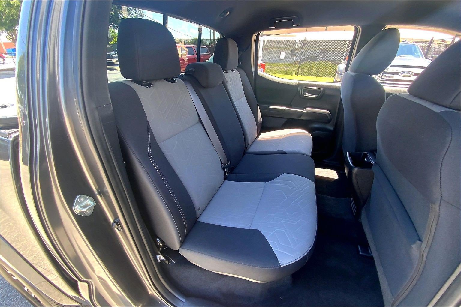 Used 2020 Toyota Tacoma TRD Sport AWD/4WD image 31