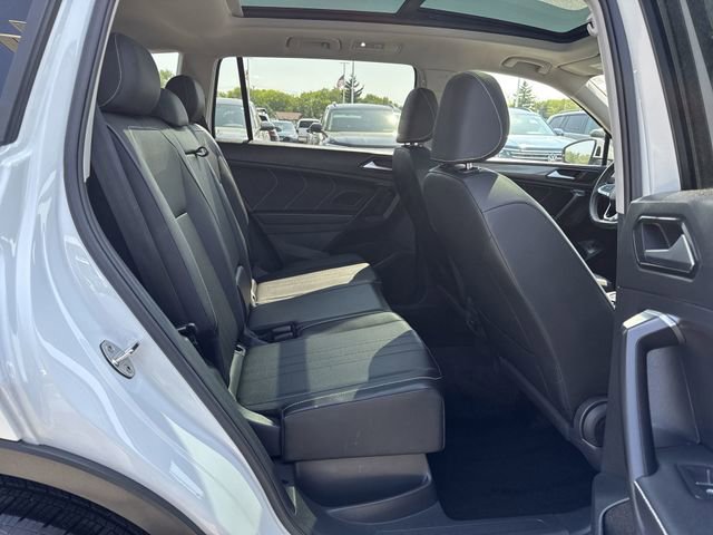 Certified 2024 Volkswagen Tiguan SE w/ Panoramic Sunroof Package AWD/4WD image 27