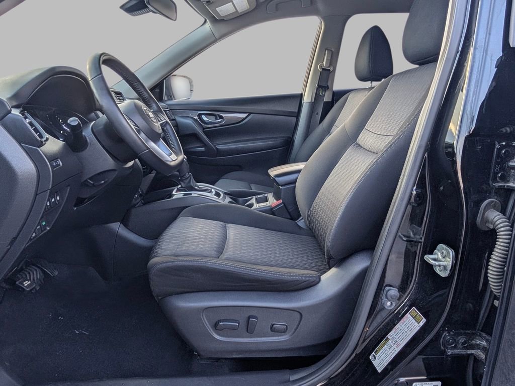 Used 2019 Nissan Rogue SV image 22