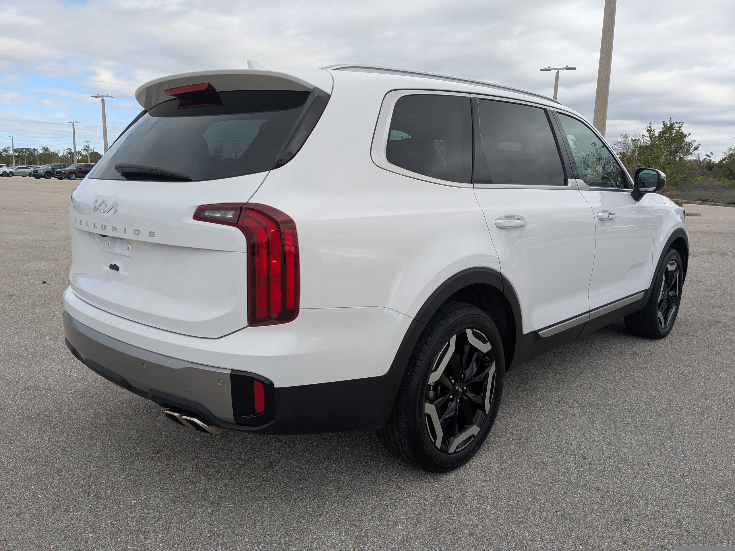 Certified 2025 Kia Telluride S image 5