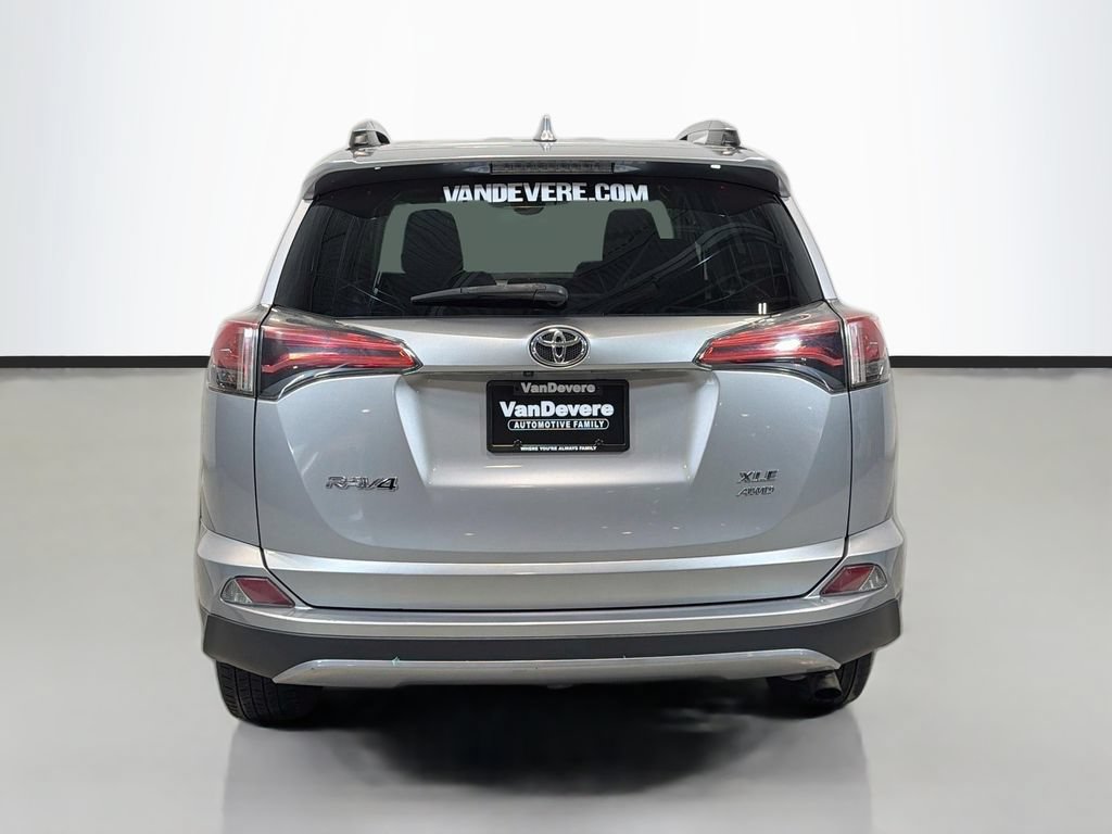 Used 2017 Toyota RAV4 XLE AWD/4WD image 5