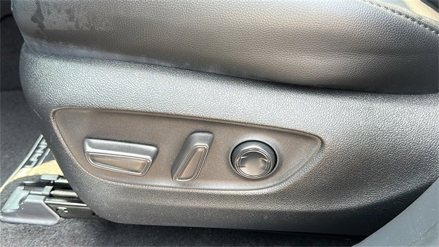 Used 2023 Toyota Highlander Limited image 11