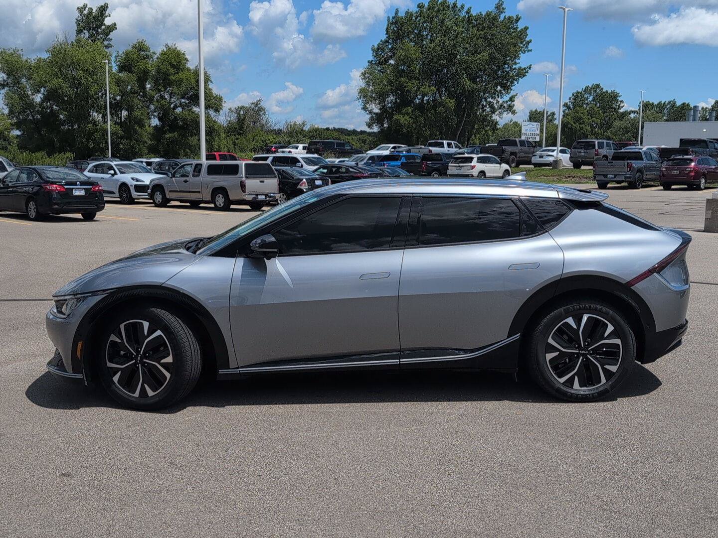 Used 2023 Kia EV6 Wind w/ Wind Technology Package AWD/4WD image 3