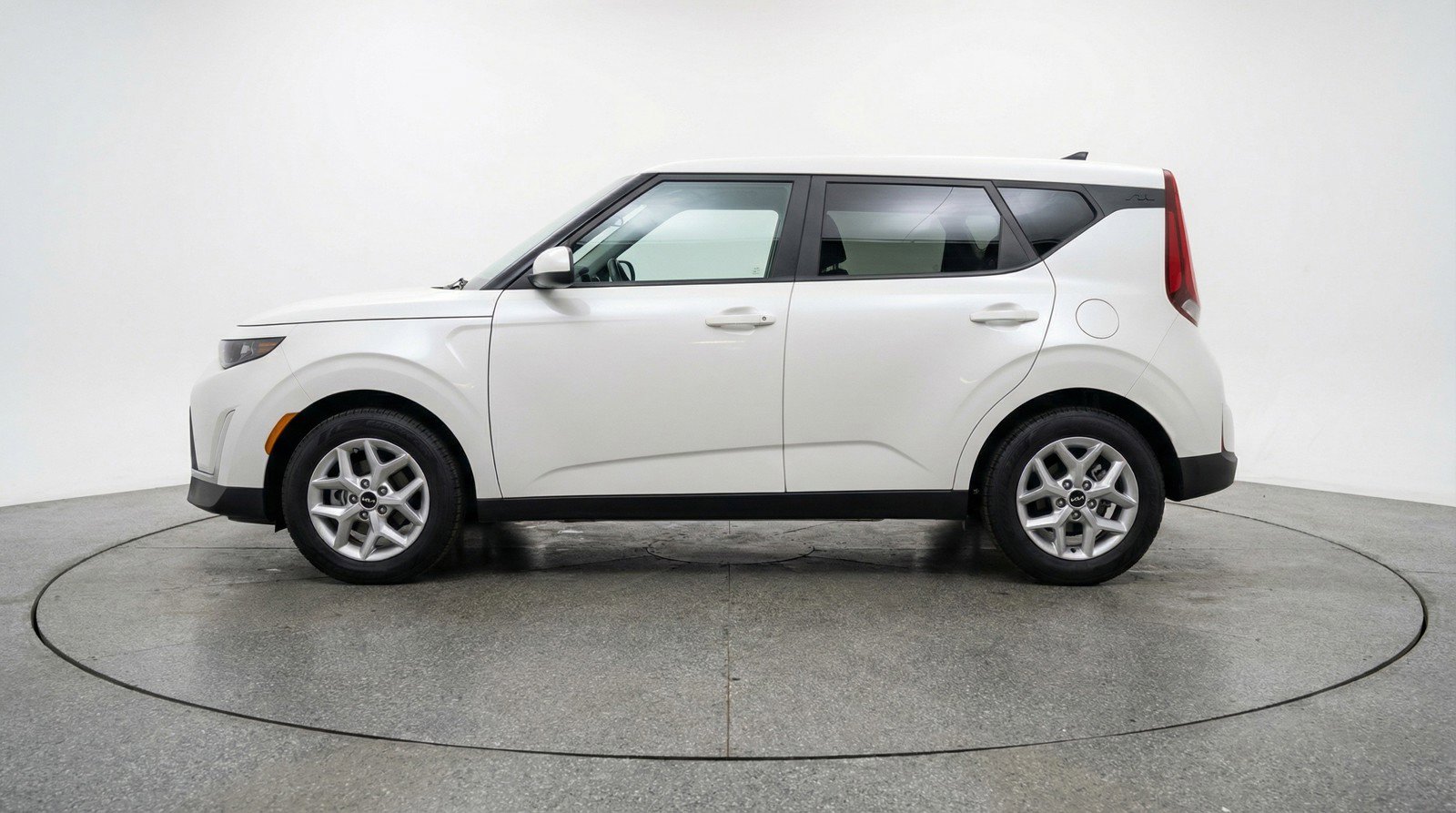 Used 2025 Kia Soul LX w/ LX Technology Package image 5
