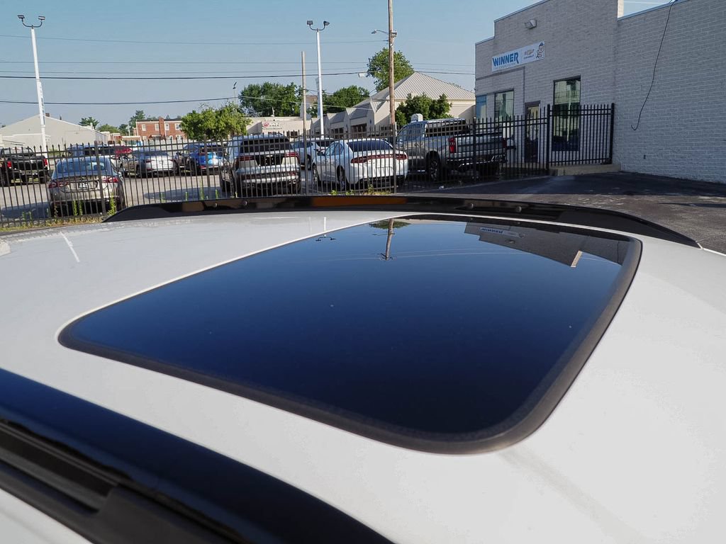 Used 2025 Chevrolet Trax RS w/ Sunroof Package FWD image 10