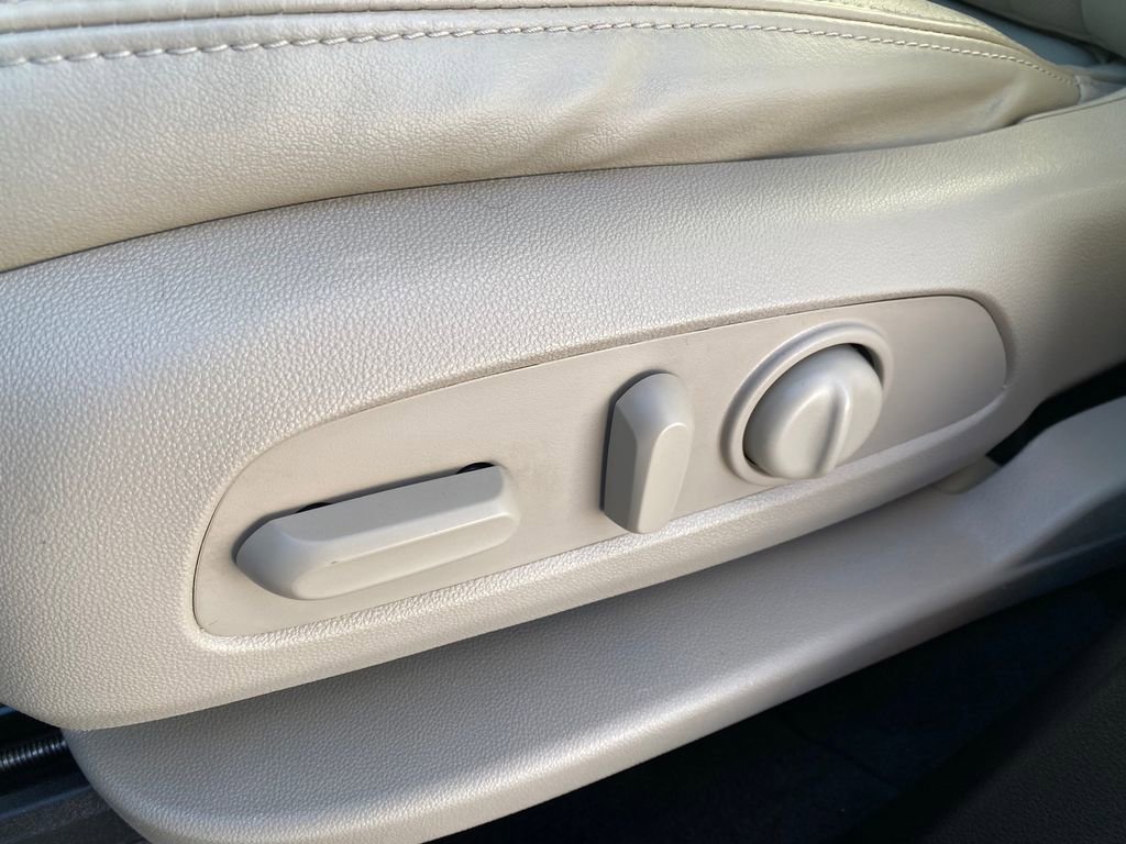 Used 2021 Buick Enclave Essence image 11