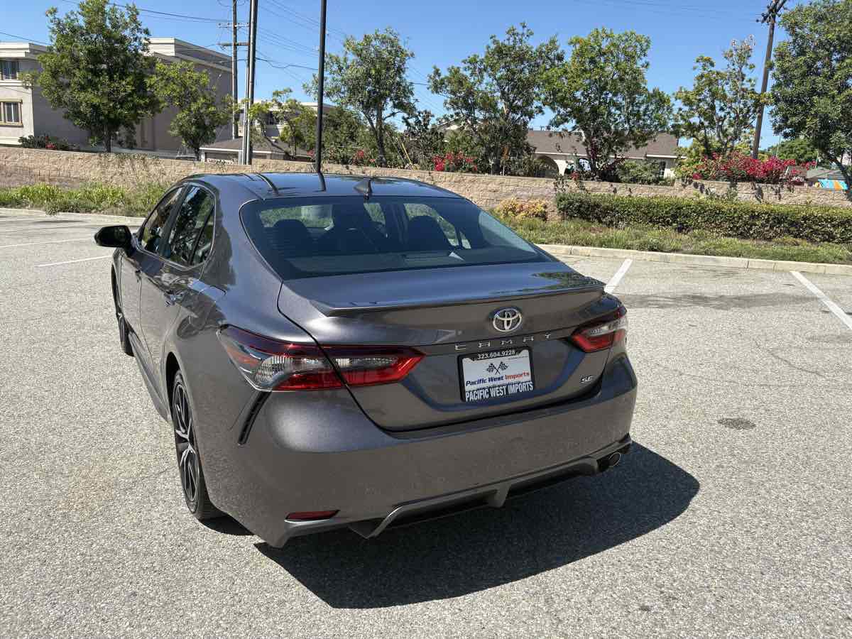 Used 2024 Toyota Camry SE image 11