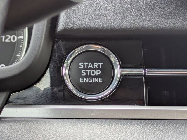 Used 2022 Mitsubishi Outlander SE image 33